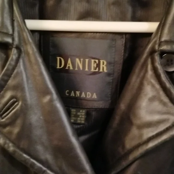 Danier button front belted black leather jacket ladies US size 6 - Picture 8 of 15